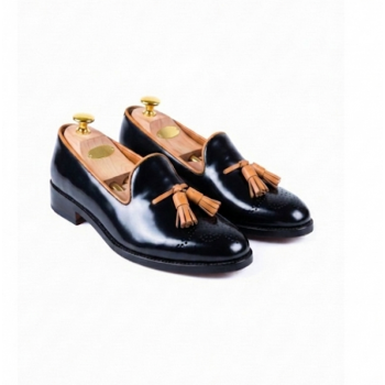 BLACK AND BEIGE SHOES MODEL...