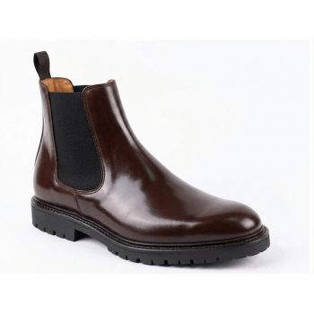 BROWN CHELSEA BOOTS MODEL... 2